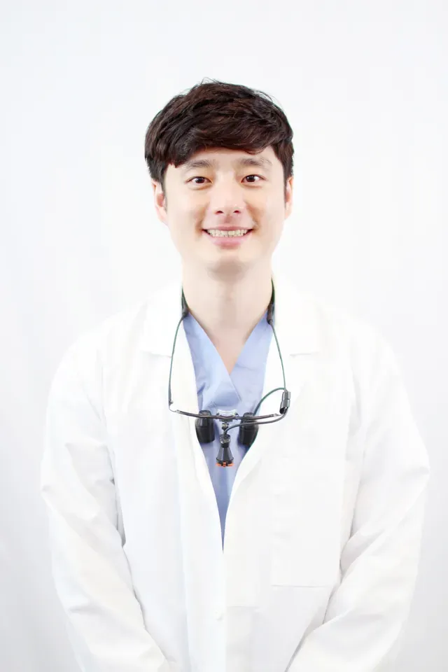 Dr. David Joung DMD of Frontier Family Dental clinic portrait photo - Dentist Graham WA Dr. David Joung DMD of Frontier Family Dental clinic portrait photo - Dentist Graham WA